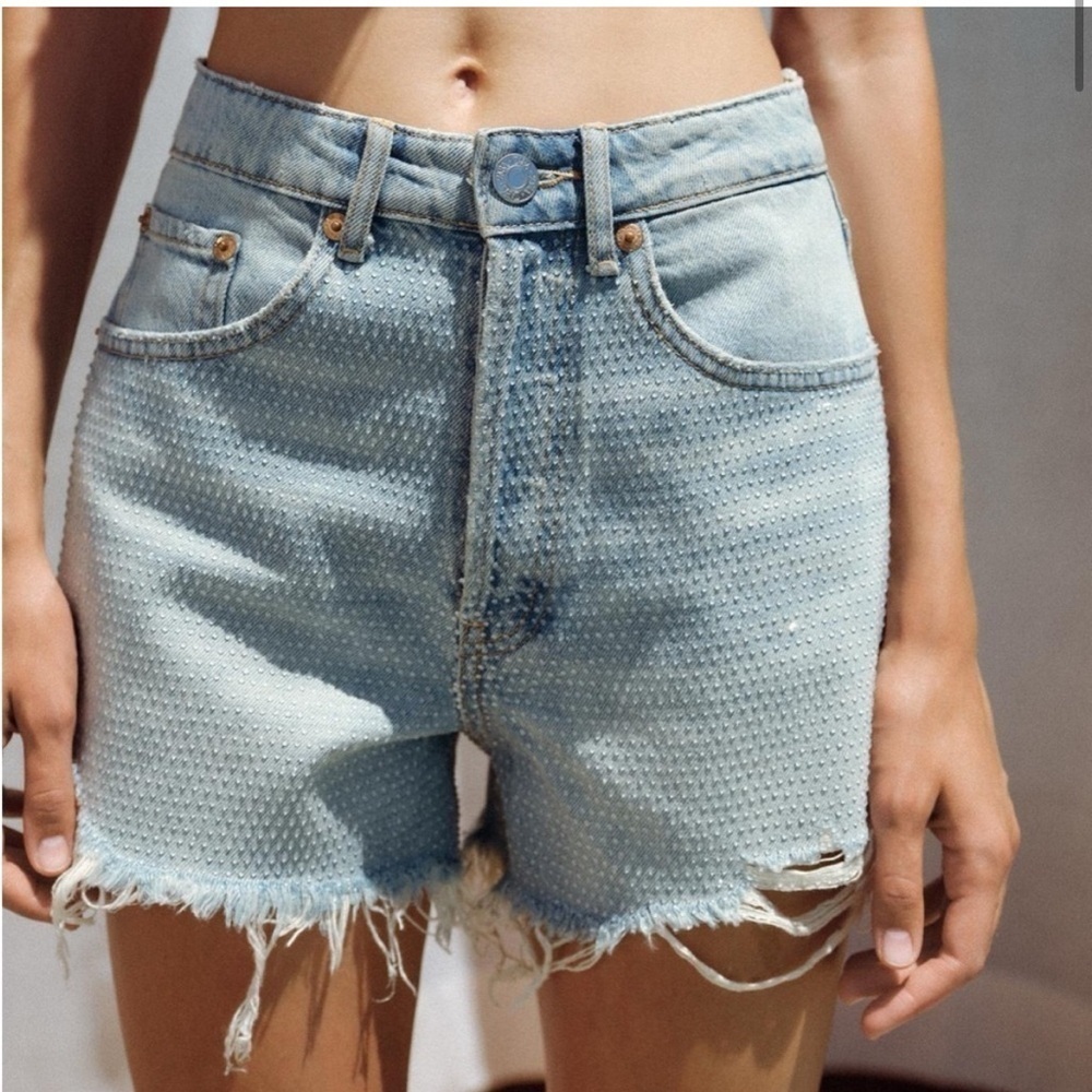 NWT Zara   rhinestone denim shorts size EUR 32 (USA 0)
🚨FIRM PRICE NO DISCOUNT